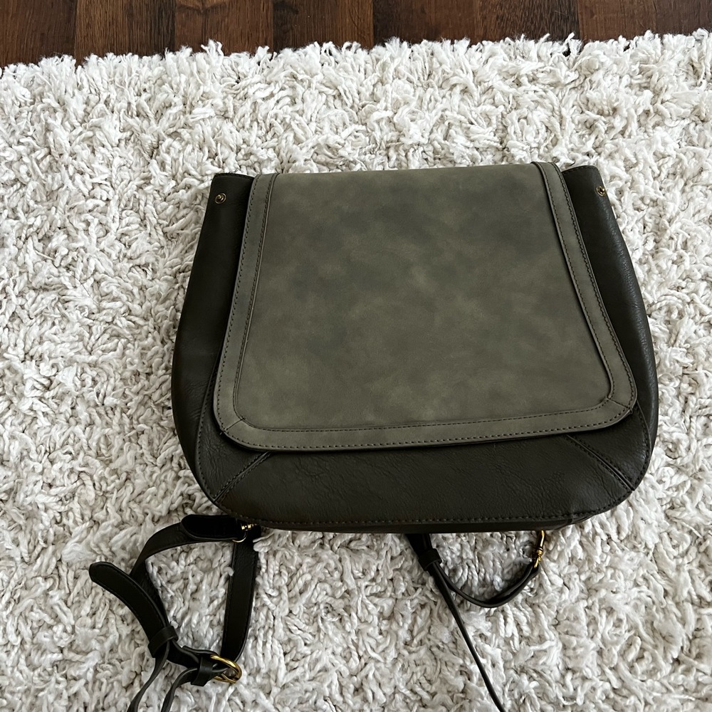 Universal Thread Pack-Back Purse - image 1